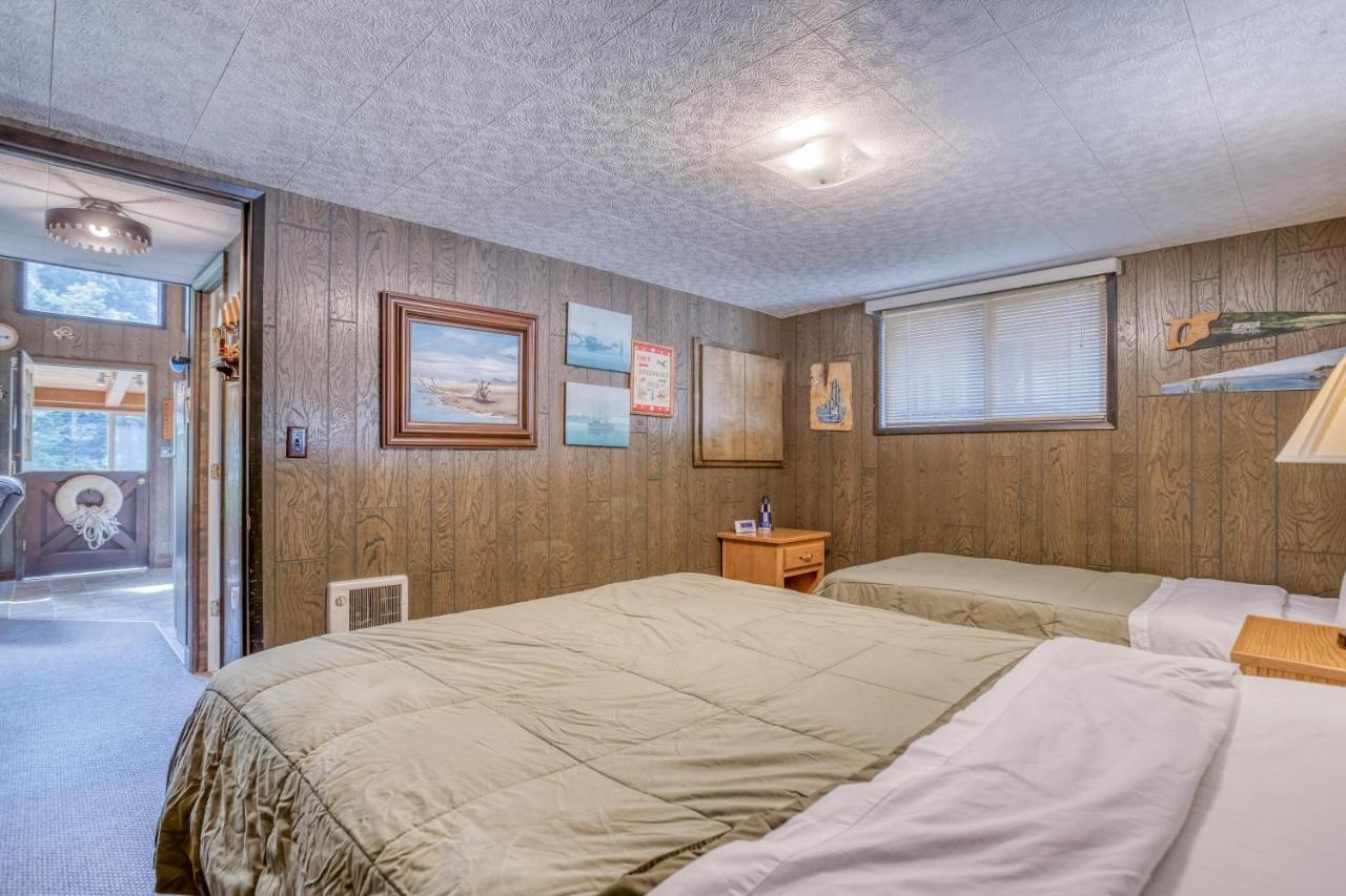 The Crabbing Cabin Lincoln City Bagian luar foto
